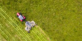 мінітрактор поле